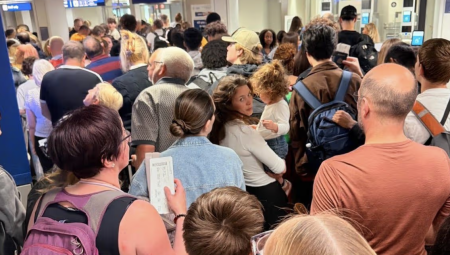 105 مسافرين من إيزي جيت عالقون في ميلانو بسبب تكدس طوابير الجوازات