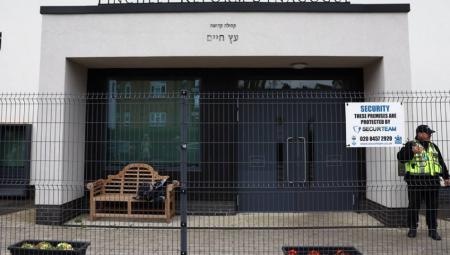 الشرطة البريطانية تحبط هجومًا على كنيس يهودي وتعتقل شخصين