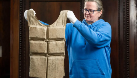 مزاد بريطاني يشهد بيع سترة نجاة من سفينة تايتانيك بـ670 ألف جنيه إسترليني