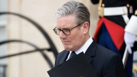 أزمة ماندلسون تتعمق في بريطانيا: انقسامات وزارية ومخاوف من عزلة ستارمر