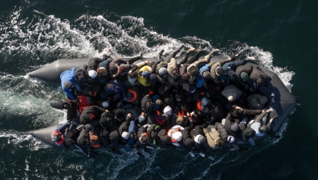 لأول مرة: بريطانيا تدين أول مهاجر بتهمة تعريض حياة الركاب للخطر أثناء عبور القنال