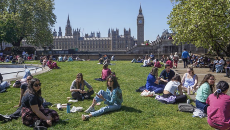 موجة حر تضرب بريطانيا: درجات الحرارة تتفوق على اليونان وتحذيرات من حرائق الغابات