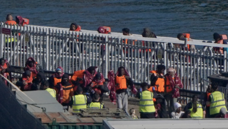 رغم صفقة الـ 662 مليون إسترليني بين لندن وباريس: وصول مهاجرين إلى دوفر!