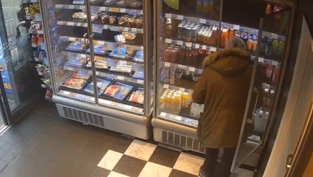 مخابز Greggs تنقل منتجاتها خلف طاولات مضادة للسرقة بعد تصاعد السرقات