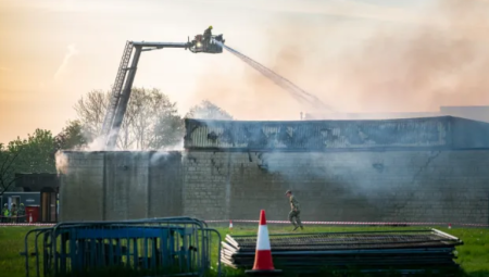 اندلاع حريق في قاعدة جوية بريطانية تُستخدم من قبل القوات الأمريكية