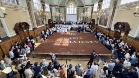 طهاة إيطاليون يحطمون الرقم القياسي العالمي لأطول تيراميسو في لندن