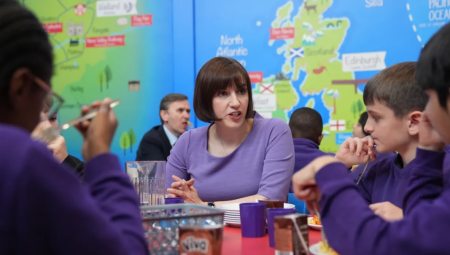 دعوة لتطبيق أسبوع عمل من أربعة أيام في المدارس لمواجهة إرهاق المعلمين