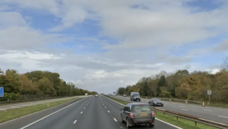 وفاة مراهق على طريق M5 بعد خروجه المفاجئ من سيارة إسعاف