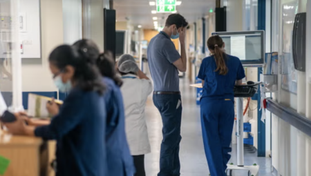 تحذيرات بريطانية من سلالة إنفلونزا “شرسة” ودعوات لارتداء الكمامات مع اقتراب الشتاء