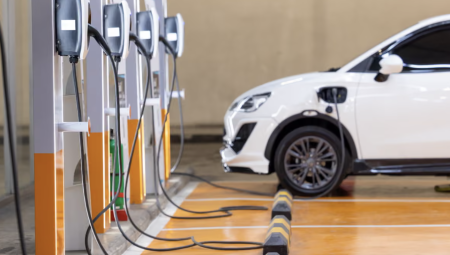 المحافظون يخططون لإلغاء حظر سيارات البنزين والديزل قبل 2030