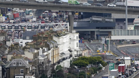 تعطّل أنظمة الحدود الفرنسية يؤخّر السفر عبر ميناء دوفر في عطلة عيد الميلاد