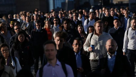 الحكومة البريطانية تحذر المجالس المحلية: لا لأسبوع العمل من أربعة أيام