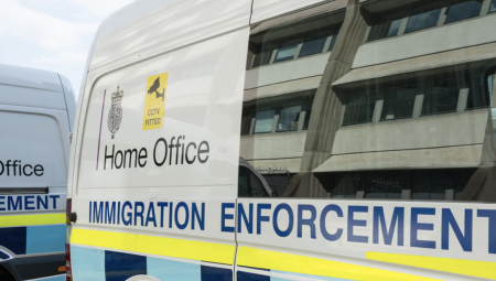 وزارة الداخلية: 60 ألف مهاجر غادروا بريطانيا أو تم ترحيلهم منذ انتخابات 2024