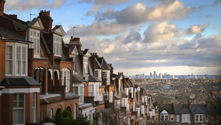 بنك إنجلترا يحذر: 1.3 مليون أسرة تواجه ارتفاع أقساط الرهن العقاري بسبب الصراع مع إيران