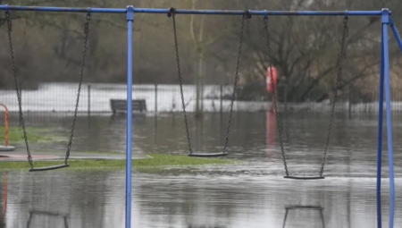 تحذيرات من الفيضانات في معظم أنحاء بريطانيا بسبب الأمطار المتواصلة