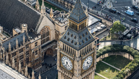 تراجع بريطانيا والولايات المتحدة إلى أدنى مستوياتهما في مؤشر الفساد العالمي