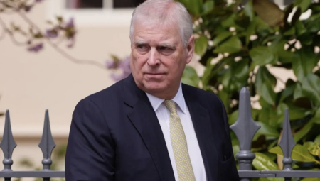 الشرطة البريطانية تحقق مع الأمير السابق أندرو بعد رسائل مرتبطة بإبستين