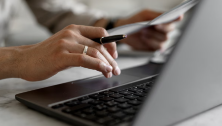 تراجع العمل عن بُعد في بريطانيا يهدد فرص ذوي الإعاقة ويعمّق فجوة البطالة