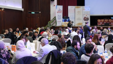 إفطار عربي حاشد في لندن ينتهي بتكريم طلبة فلسطين