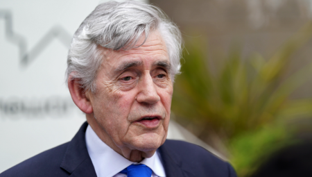 غوردون براون يحذر: حزب الإصلاح يعيد بريطانيا إلى سنوات الفقر