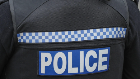 القبض على رجل وامرأة بعد الاعتداء على شرطية أثناء حادث سير في دادلي