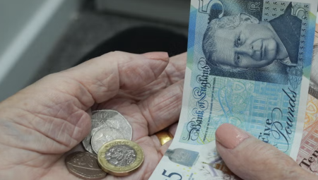 تقارير: ثلث المتقاعدين المتزوجين يخفيون أصولهم عن شركائهم