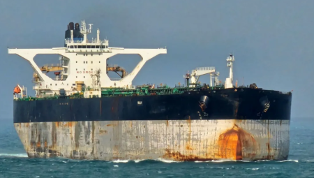 مطار مدني باسكتلندا يتحول إلى نقطة انطلاق أمريكية لاعتراض ناقلة نفط متجهة لروسيا