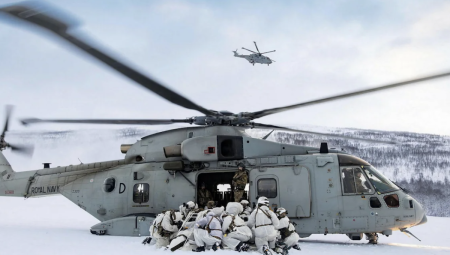 ستارمر يبحث نشر قوات بريطانية في غرينلاند لاحتواء تهديدات ترامب