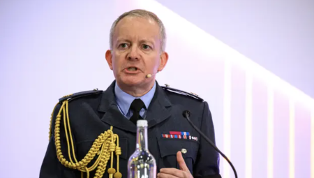 قائد الجيش البريطاني يحذّر: بريطانيا غير مستعدة للحرب