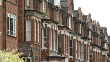 أسعار منازل لندن تتراجع للعام الثاني مع اشتداد أزمة القدرة الشرائية