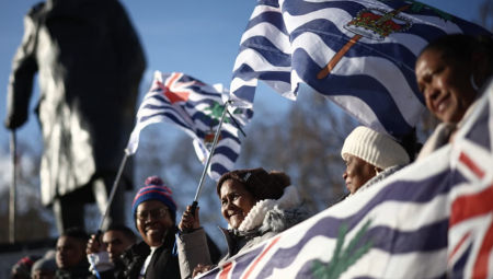 ترامب ينتقد بريطانيا لتسليم جزر تشاغوس ويبرر رغبته بالسيطرة على غرينلاند