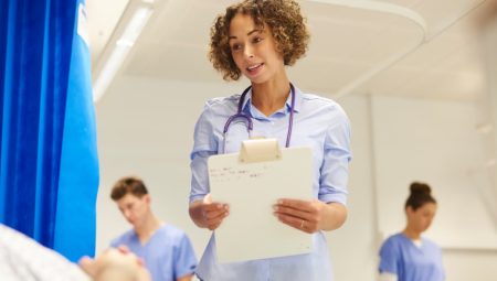 الحكومة البريطانية توسع فرق أطباء السرطان في الريف والسواحل