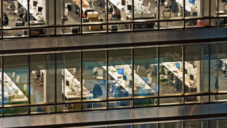 أكثر من ربع البريطانيين يخشون فقدان وظائفهم بسبب الذكاء الاصطناعي خلال خمس سنوات