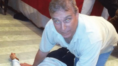 فضيحة مدوية للأمير أندرو: مراسلات تكشف تمنيه أن يكون حيوان إبستين الأليف