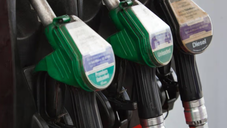 وزير أيرلندي يندد بالإساءة لعمال محطات الوقود بسبب ارتفاع الأسعار