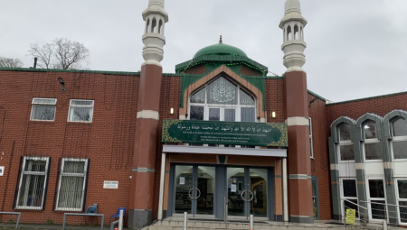 الحكومة البريطانية تعتزم تعيين مسؤول خاص لمكافحة الإسلاموفوبيا