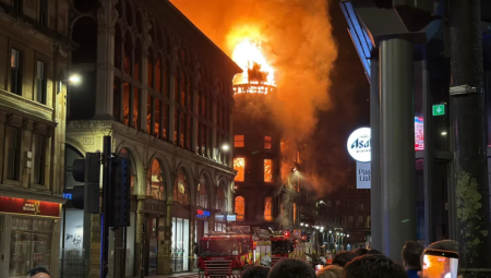 انهيار جزئي لمبنى تاريخي بعد اندلاع حريق هائل في محطة غلاسكو