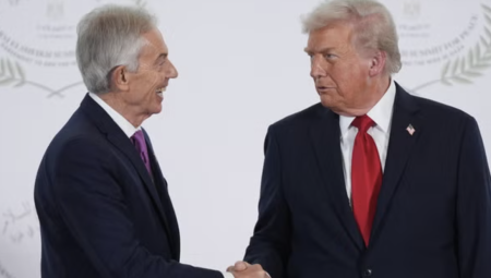 رئيس وزراء بريطانيا الأسبق ينتقد ستارمر: كان يجب دعم ترامب منذ البداية في إيران