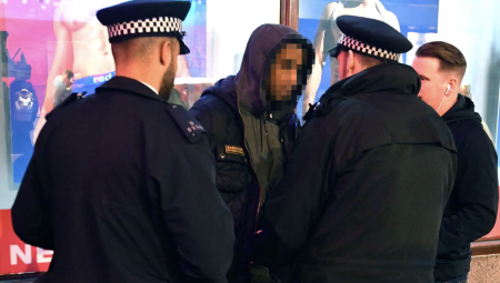 تقرير يكشف ممارسات عنصرية لشرطة لندن: عمليات التفتيش تستهدف ذوي البشرة السمراء