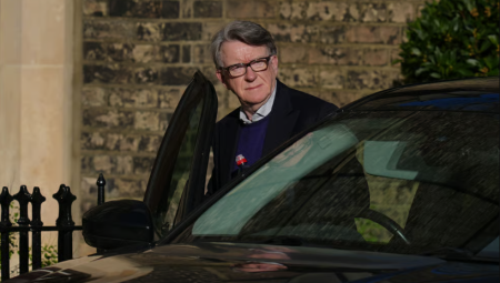 بعد إقالته من منصب السفير.. ماندلسون طالب بتعويض يفوق 500 ألف جنيه إسترليني