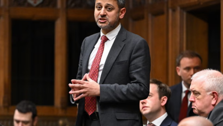 نائب بريطاني يحذر من توسع الخطاب المعادي للمسلمين في البلاد