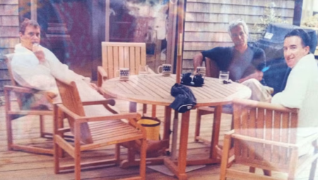 أندرو وإبستين وماندلسون… أول صورة تكشف تجمع الثلاثة قبل إدانة إبستين