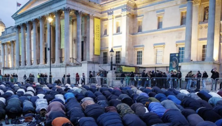 ستارمر يطالب بإقالة وزير عدل الظل بعد وصفه صلاة المسلمين بـ فعل هيمنة