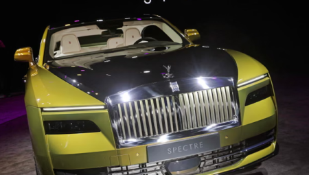 رولز رويس تتراجع عن خطة التحول الكامل إلى السيارات الكهربائية بحلول 2030