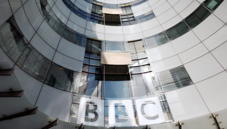 بي بي سي تدافع عن خدمتها العربية: نحن الصوت الوحيد الذي ينقل الرواية الإسرائيلية للمنطقة