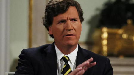 تاكر كارلسون يفجر قنبلة: بريطانيا حظرت Palestine Action بأوامر إسرائيلية!