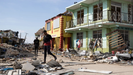 بريطانيا تجلي رعاياها من جامايكا وترسل مساعدات بعد إعصار ميليسا