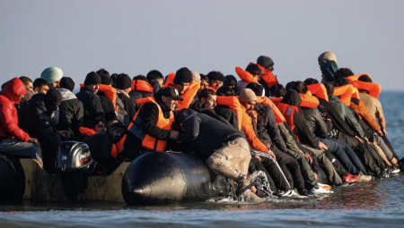 عودة مهاجر ثانٍ إلى بريطانيا بعد ترحيله إلى فرنسا ضمن اتفاق “واحد مقابل واحد”