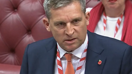 الحكومة البريطانية تتجه لاستخدام الذكاء الاصطناعي لمنع الإفراج الخاطئ عن السجناء