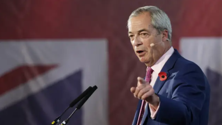 فاراج يعلن خطة لتوفير 25 مليار جنيه إسترليني في تحدٍّ لميزانية ريفز